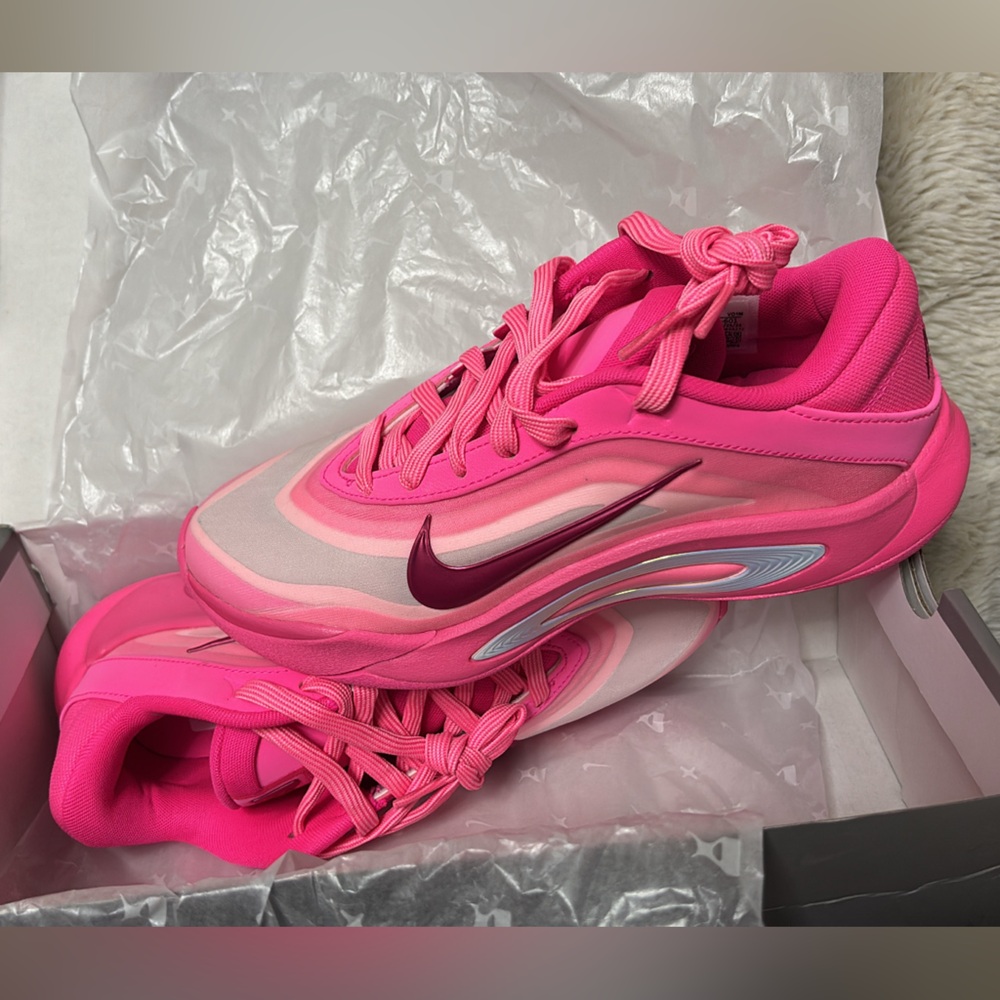 Nike Women's Vibrant Pink Sneakers. NEW!!!